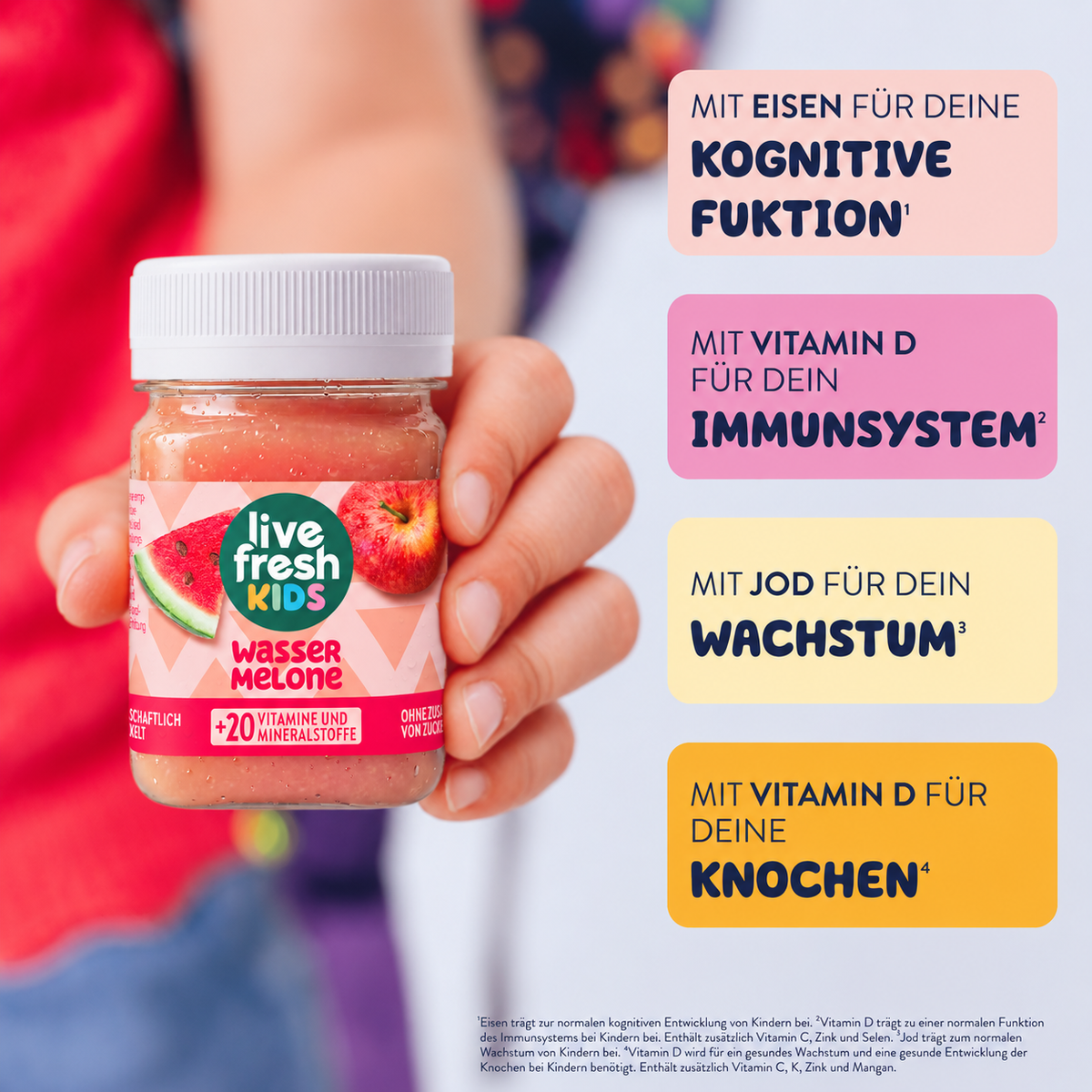 LiveFresh Kids Wassermelone Drink in einer Hand gehalten. Rechts daneben stehen vier farbige Infoboxen zu Eisen für die kognitive Funktion, Vitamin D für das Immunsystem, Jod für das Wachstum und Vitamin D für die Knochen.